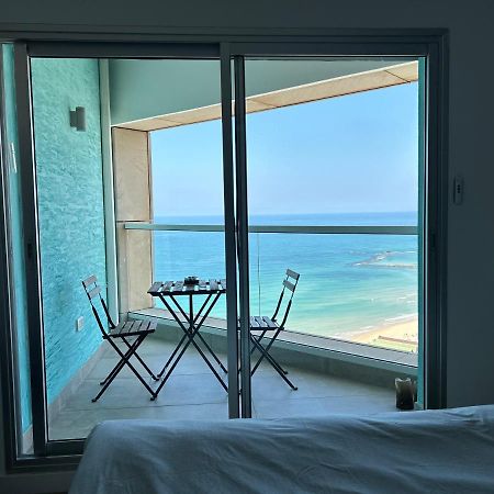 Beachfront Apartment Бат-Ям Екстер'єр фото