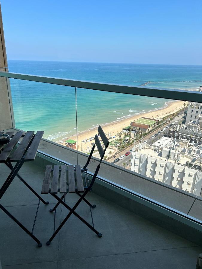 Beachfront Apartment Бат-Ям Екстер'єр фото