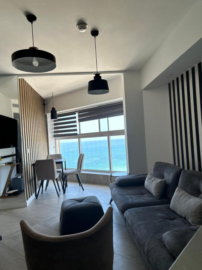 Beachfront Apartment Бат-Ям Екстер'єр фото