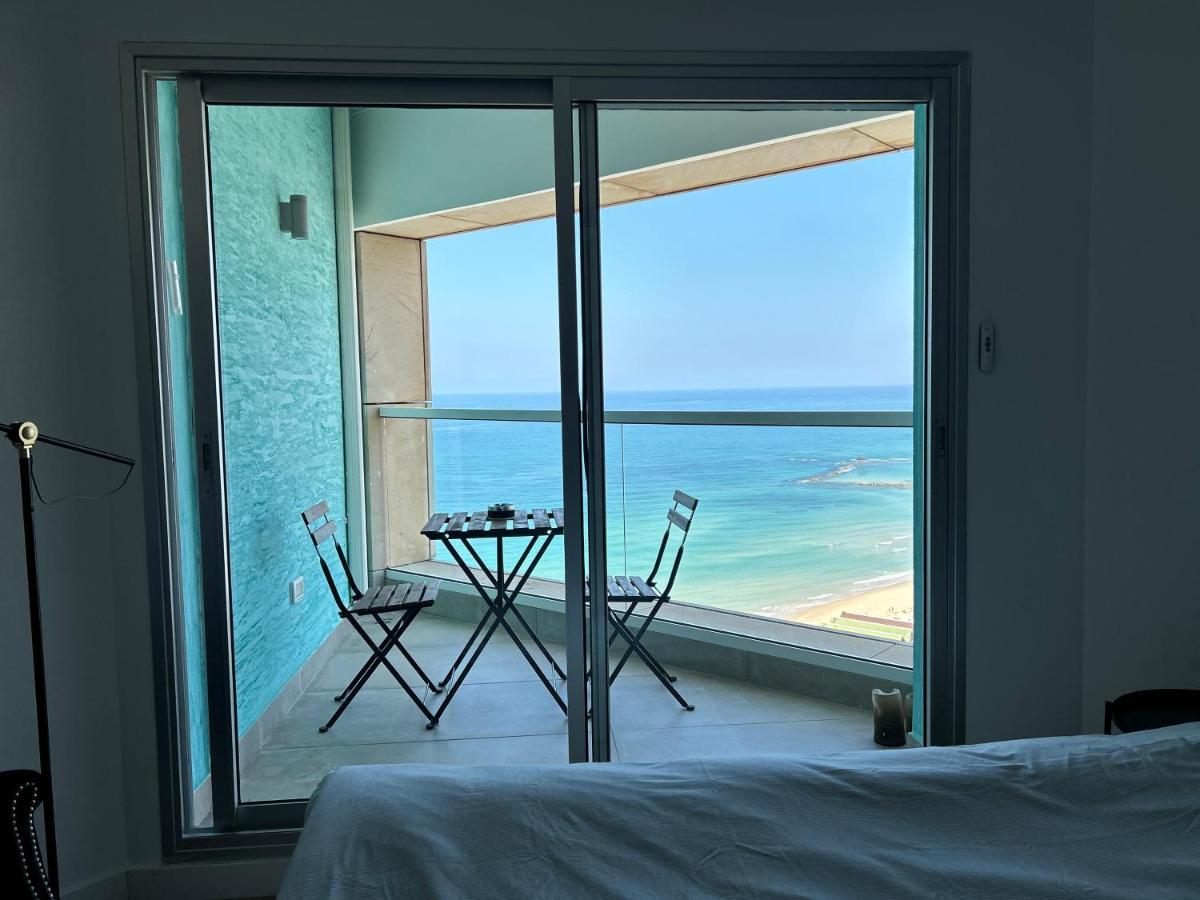 Beachfront Apartment Бат-Ям Екстер'єр фото