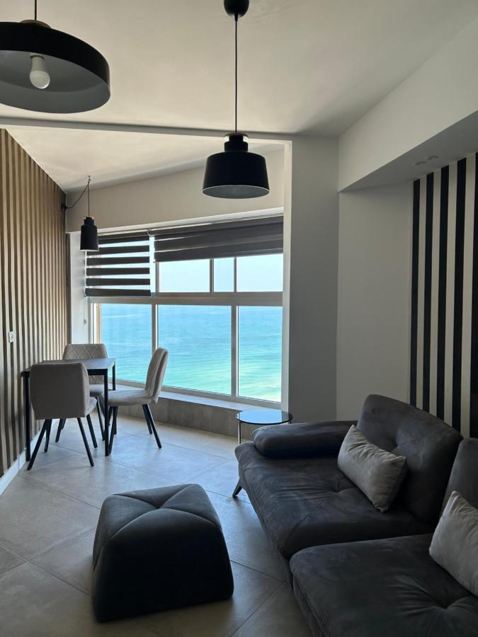 Beachfront Apartment Бат-Ям Екстер'єр фото